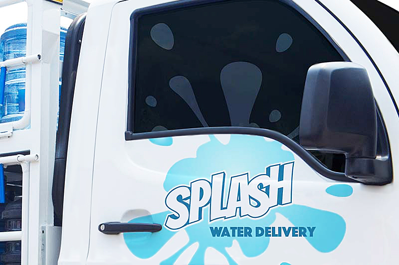 車にカーマーキングしたイメージ画像