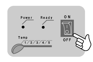 ラミネーターの電源プラグの差し込み